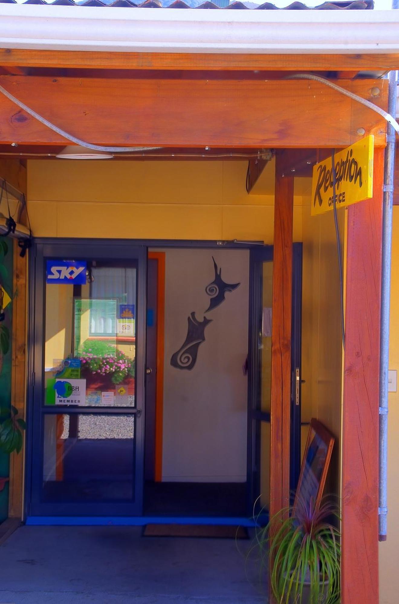 Sequoia Lodge Backpackers Picton Exterior photo